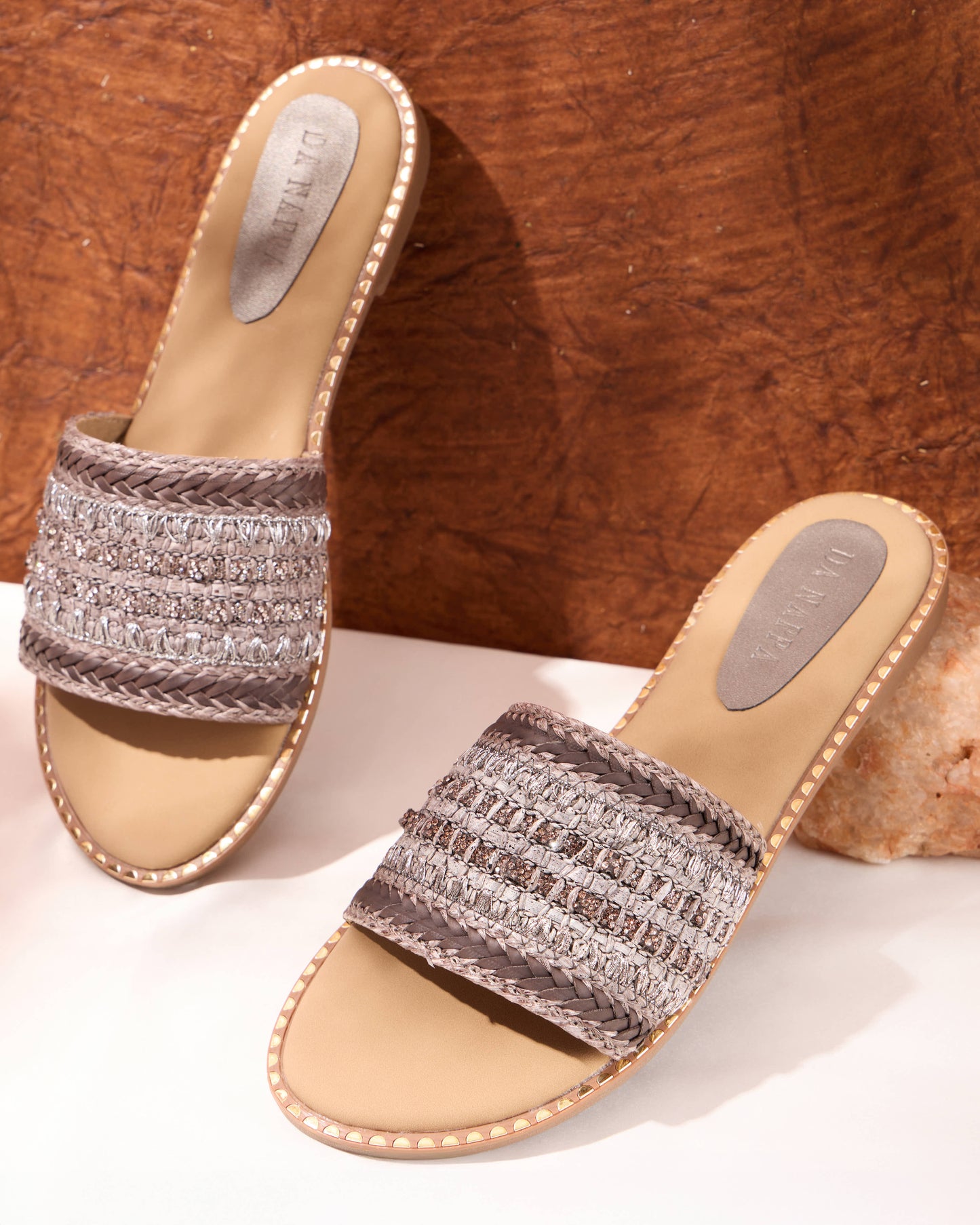 Sandora Flats